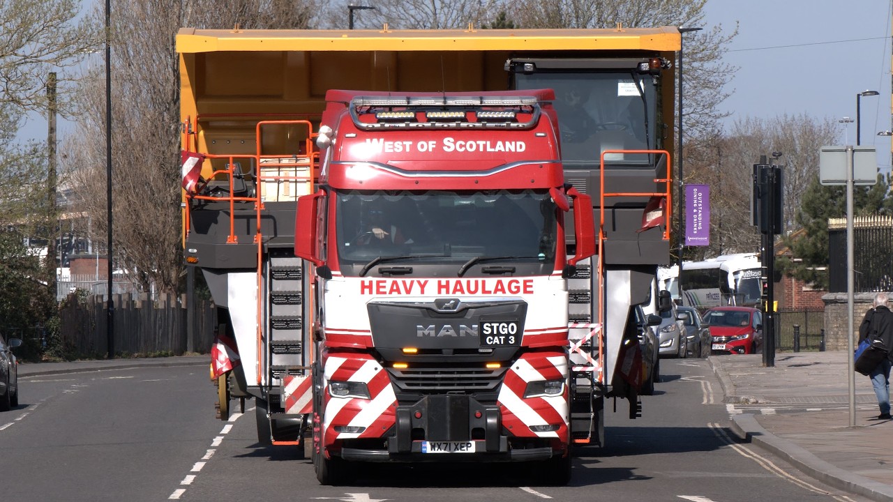 Heavy abnormal loads; dump truck, transformer, tanker and more on the roads 🚛