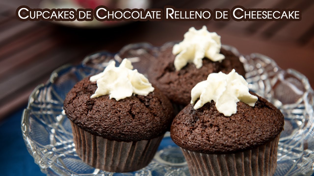 Cupcakes de Chocolate Relleno de Cheesecake con Chocolate Chips