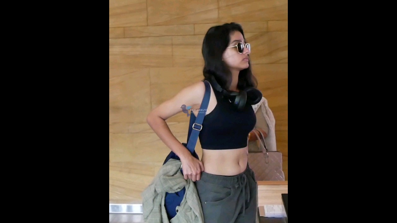 മലയാളത്തിന്റെ ഭാവി ലേഡി സൂപ്പർ സ്റ്റാർ കൊച്ചിയിൽ ഹോട്ടലിൽ വന്നപ്പോൾ 😍 #AnaswaraRajan