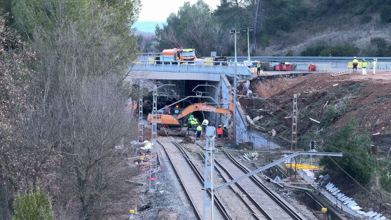 Tres kilómetros de retenciones entre Martorell y Castellbisbal por el corte de la AP-7