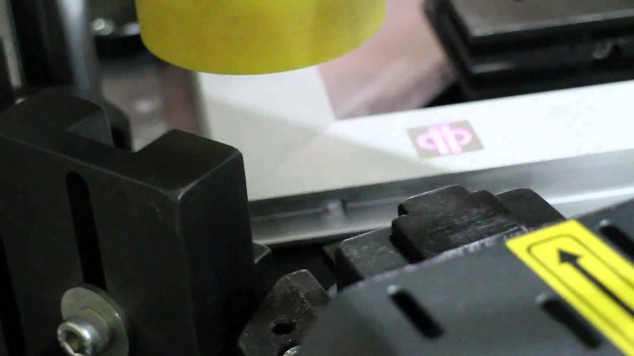 Corner crimping press machine for aluminium window door profiles