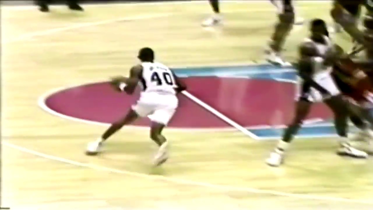 Willie Anderson Has Himself a Night Against the Bulls (21 points, buzzer beater, poster)