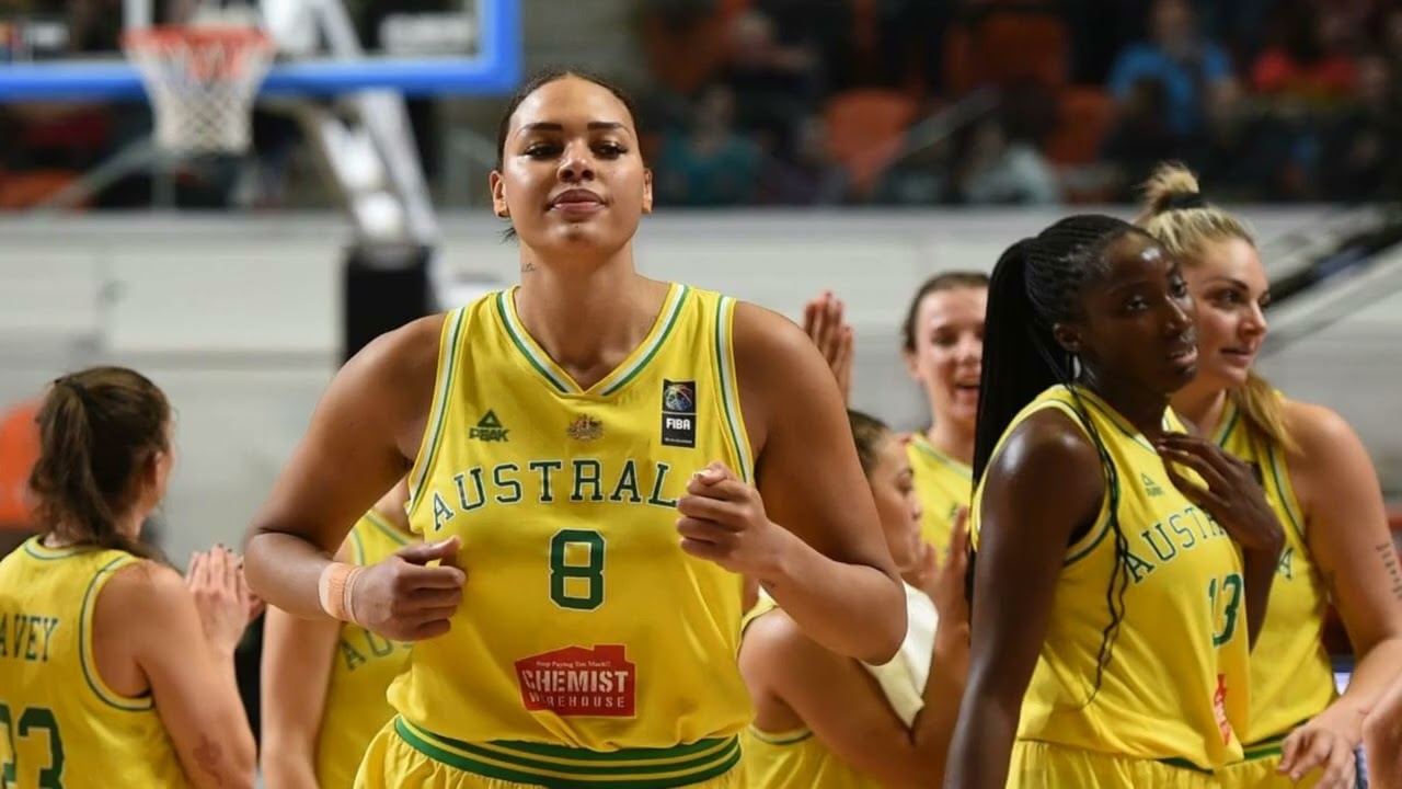 AUSSIES CRASH THE PARTY