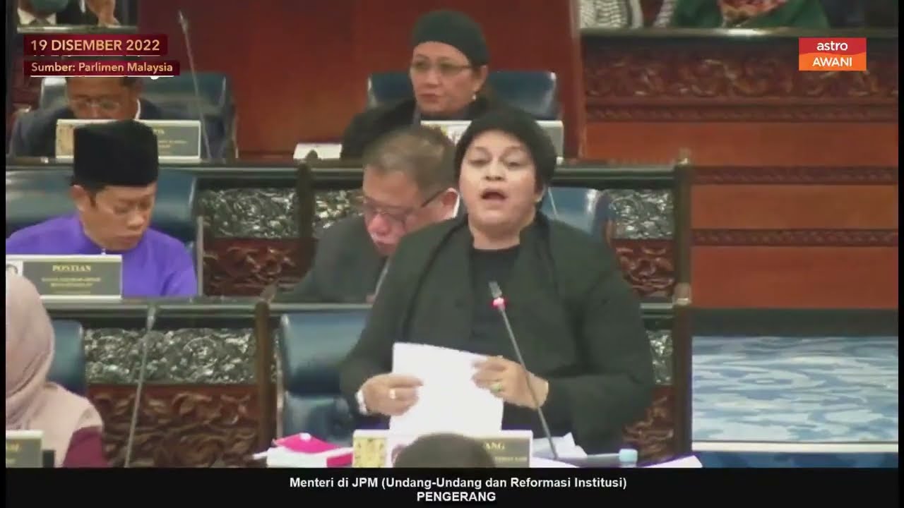 Macam mana jawab jika YB asyik berdiri? - Azalina