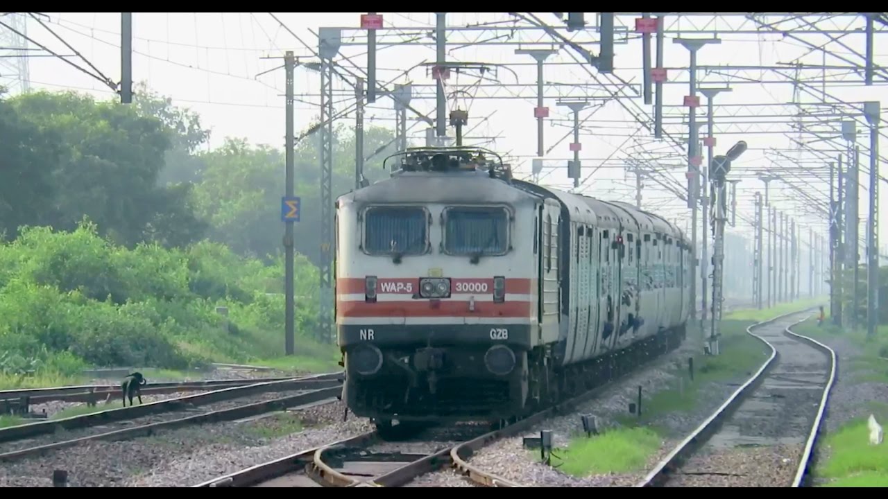 Indian Railways First WAP5 Goes Crazy !! Farakka Express with ABB made Imported GZB WAP5 30000