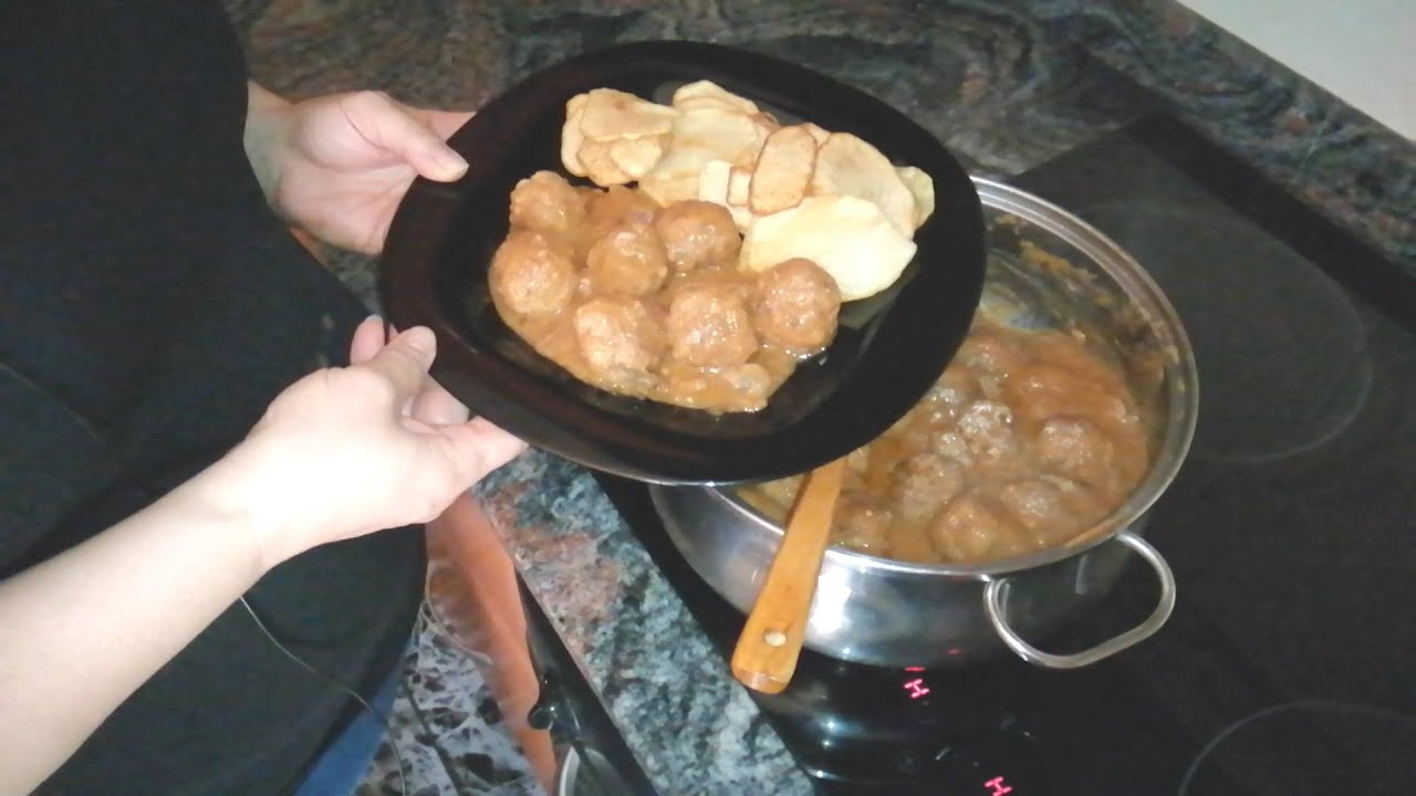 Albóndigas en salsa de almendras