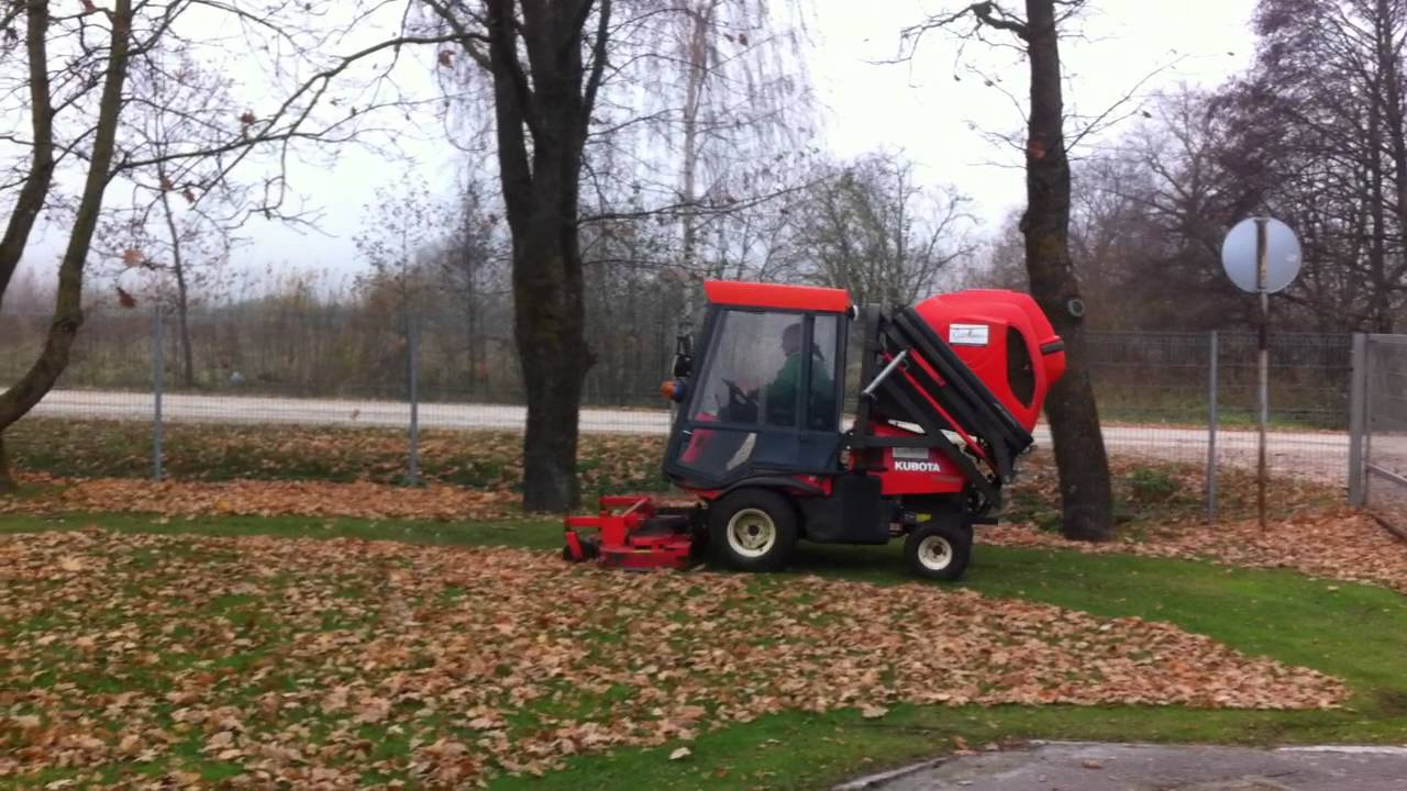 Lapu vāk&scaron;ana ar Kubota F3680