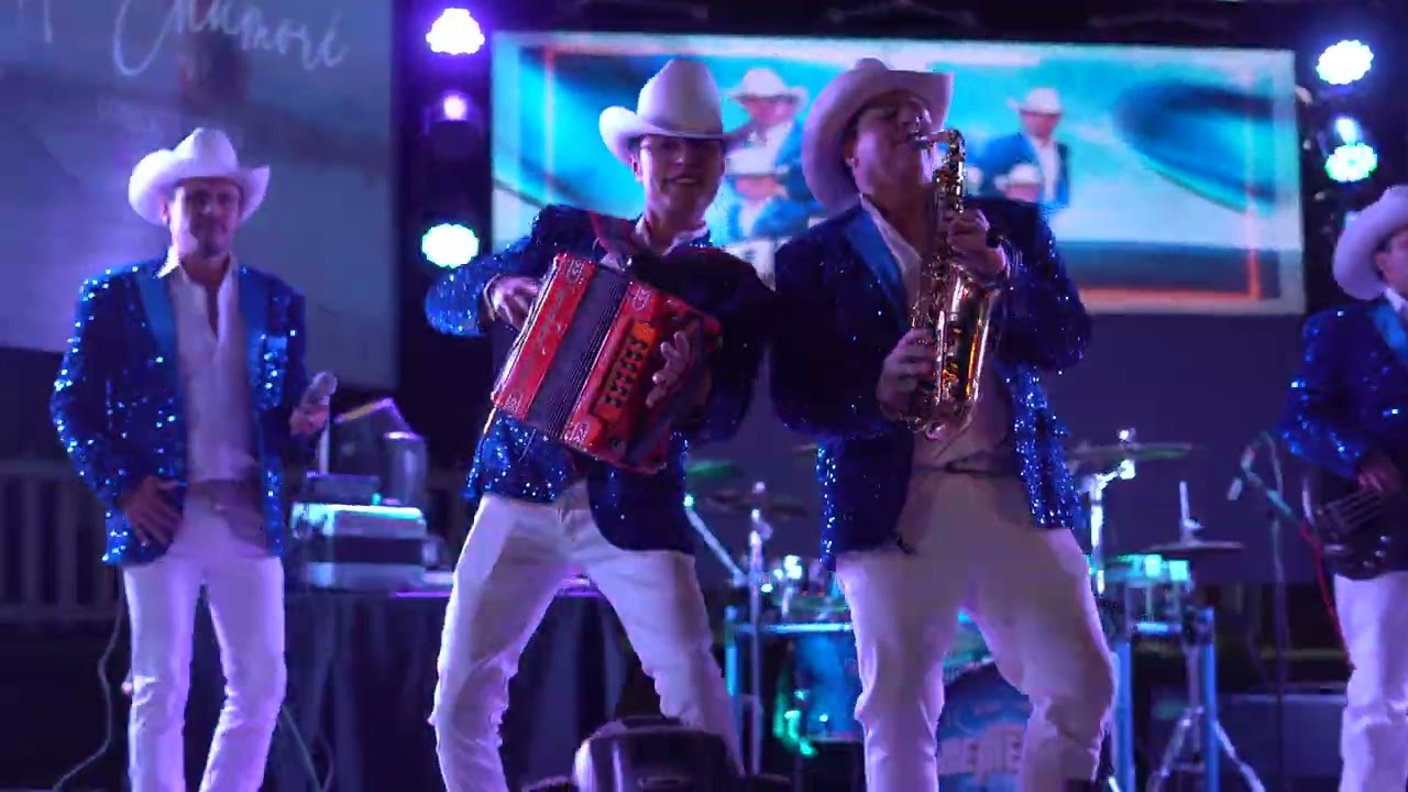 Me Enamoré - (En Vivo 2025)