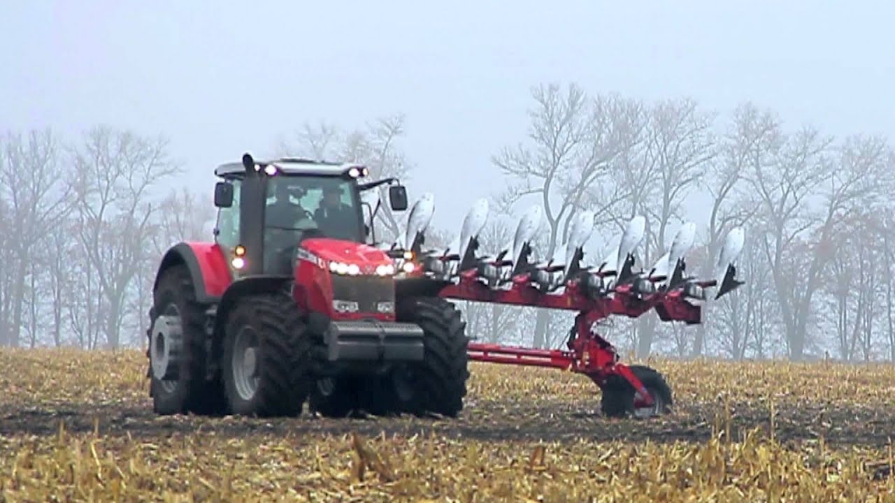Massey Ferguson 8690 plowing with Gregoire-Besson SPB9 8 furrow