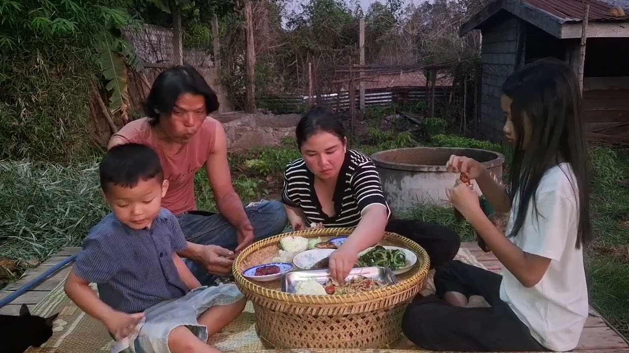 กินข้าวแลงจ้าสีมือผัว ทำอาหารสู่ลูกสูเมียกิน