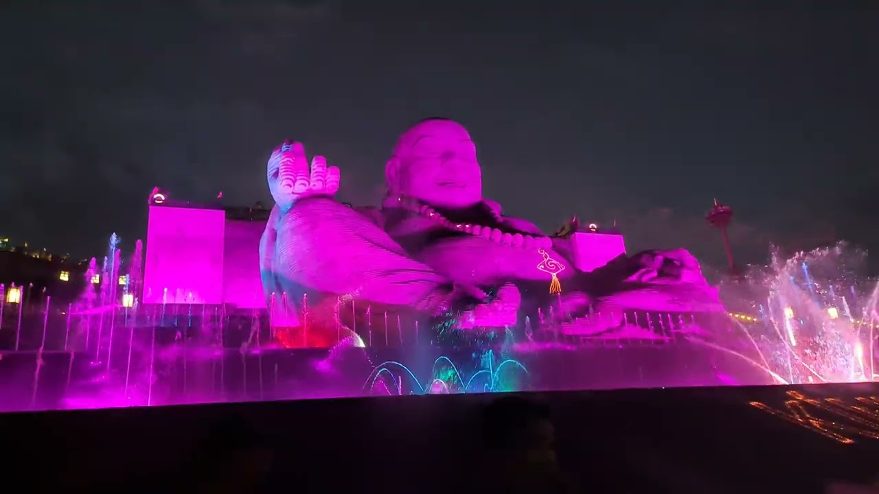 Trình diễn nhạc nước ở tượng Phật Di Lạc núi Bà Đen