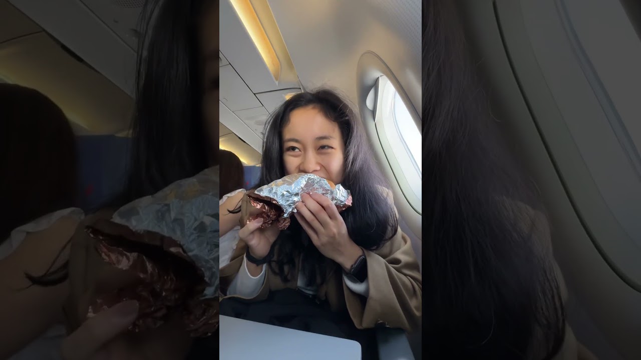 What I eat on a domestic flight in China 🇨🇳😱