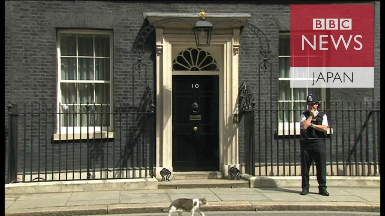 英首相官邸の猫ラリーは残留