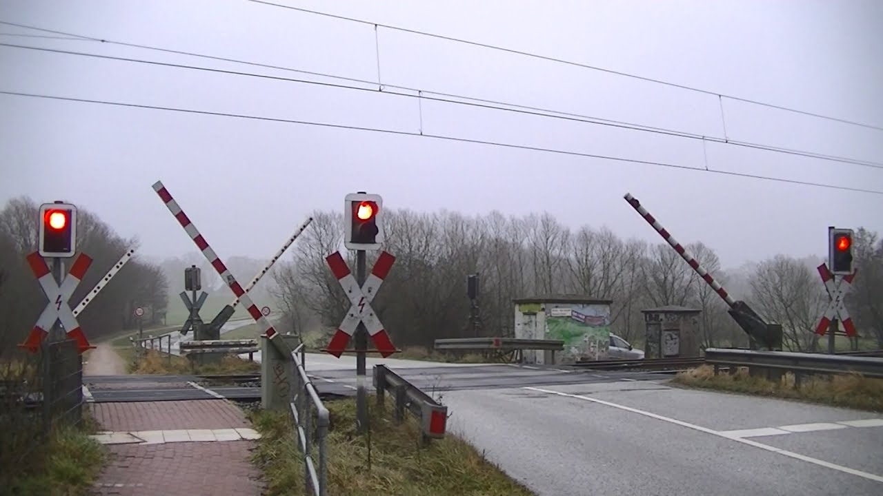 Spoorwegovergang Ahrensburg (D) // Railroad crossing // Bahnübergang