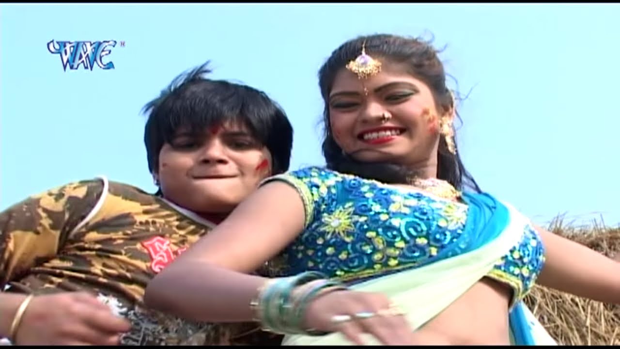 कल्लू के जिंदगी का पहला होली गीत जिसमे निशा दुबे के साथ जम के रोमांस किया - Kallu First Holi Video