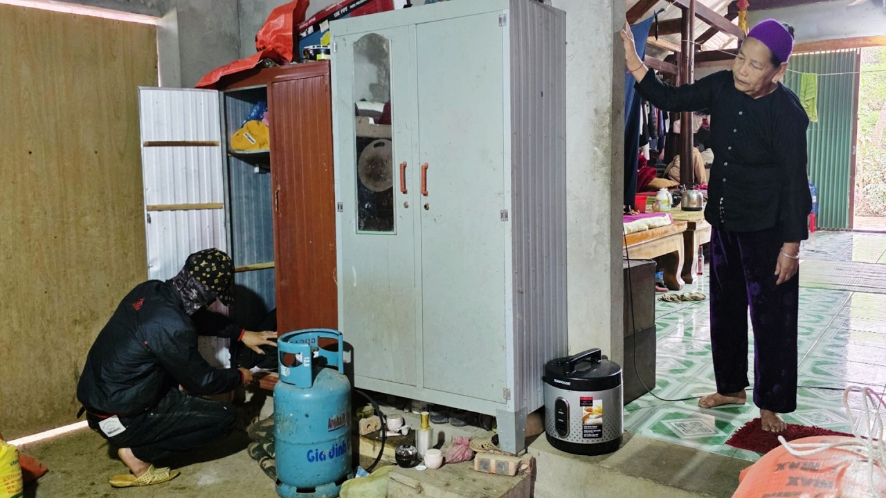 What will happen when police officer Thuan's house has its land deed stolen?