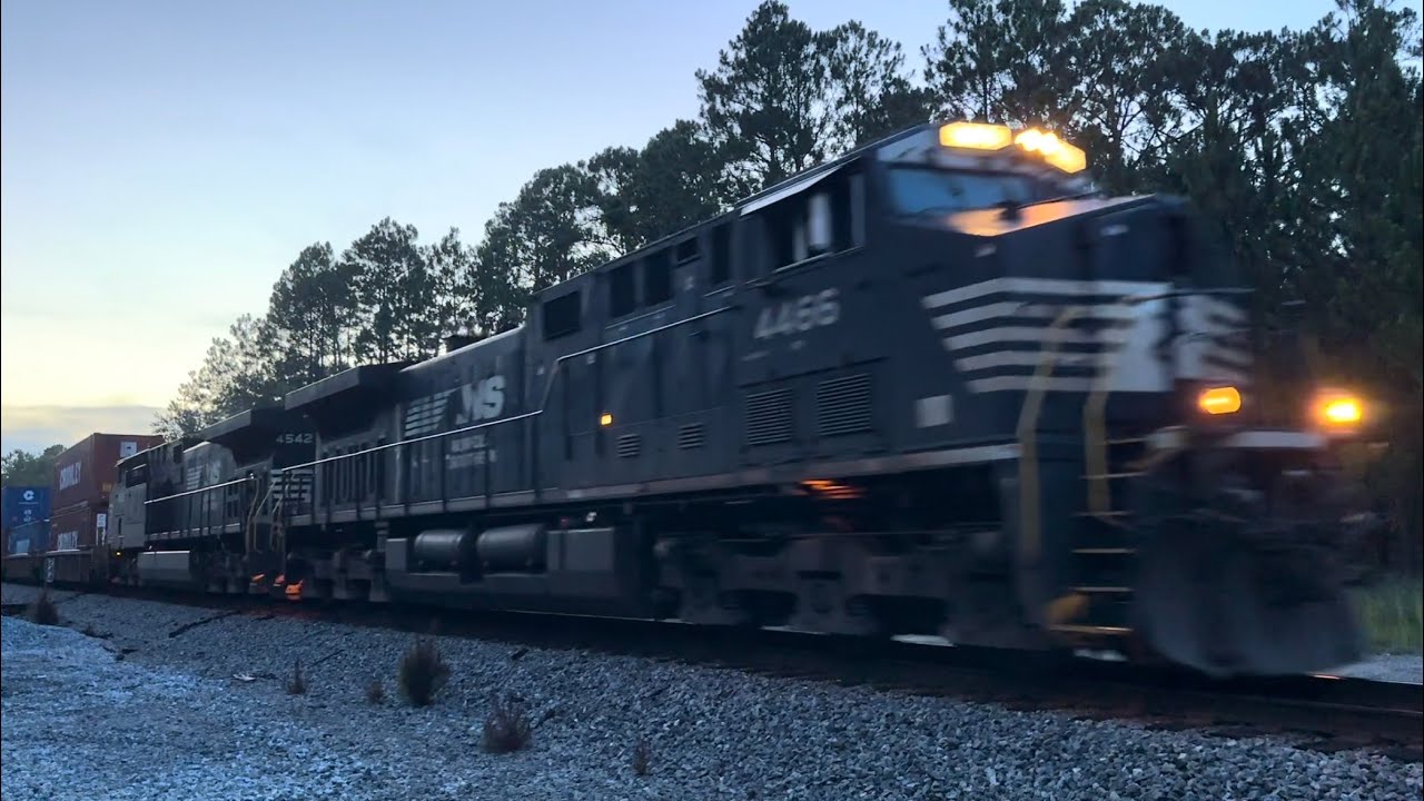 Norfolk Southern AC44C6M 4466 Leads NS 28J at Crawford, FL