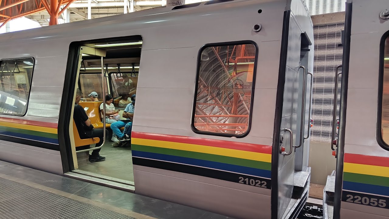 MCCS: Tren Alstom Atlantique serie 2 saliendo de la estación Las Adjuntas L2 🟢#viralvideo #video 