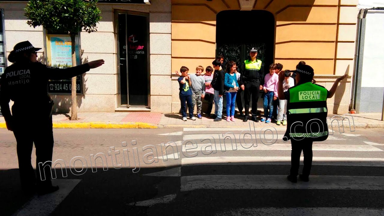 'Pequeños Policías' regulan el tráfico en Montijo, 25/04/2016