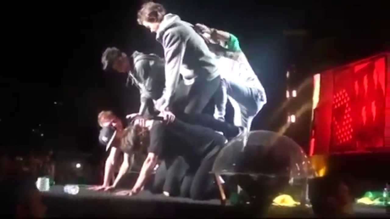 Harry Styles - Where We Are Tour - South America - Moments on Stage