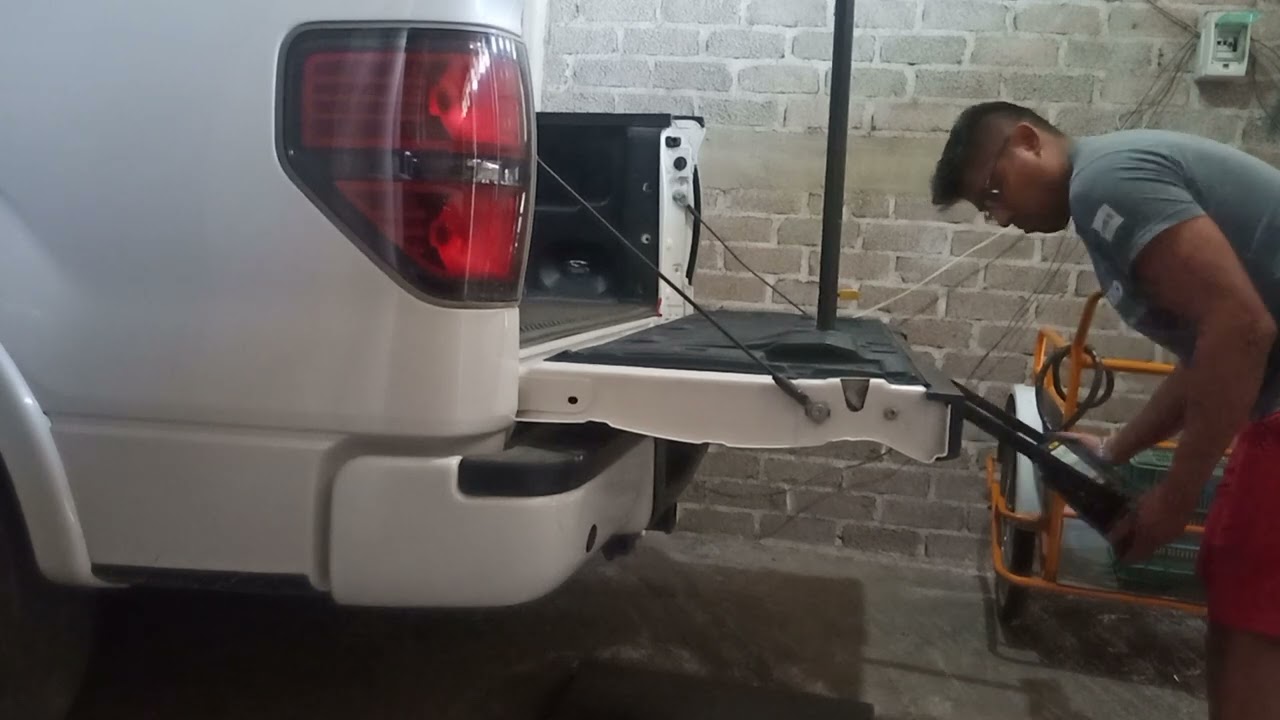 como abrir el escal&oacute;n de la puerta de  batea de f-150 (lobo)