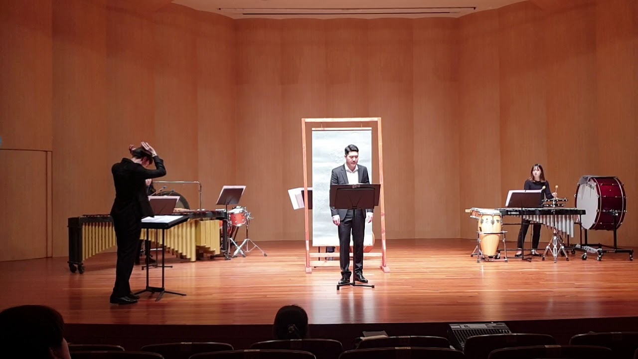Laehwang Jang (장래황) - im Spiegel...(2019) for Male Voice, Contrabass and 2 Percussions