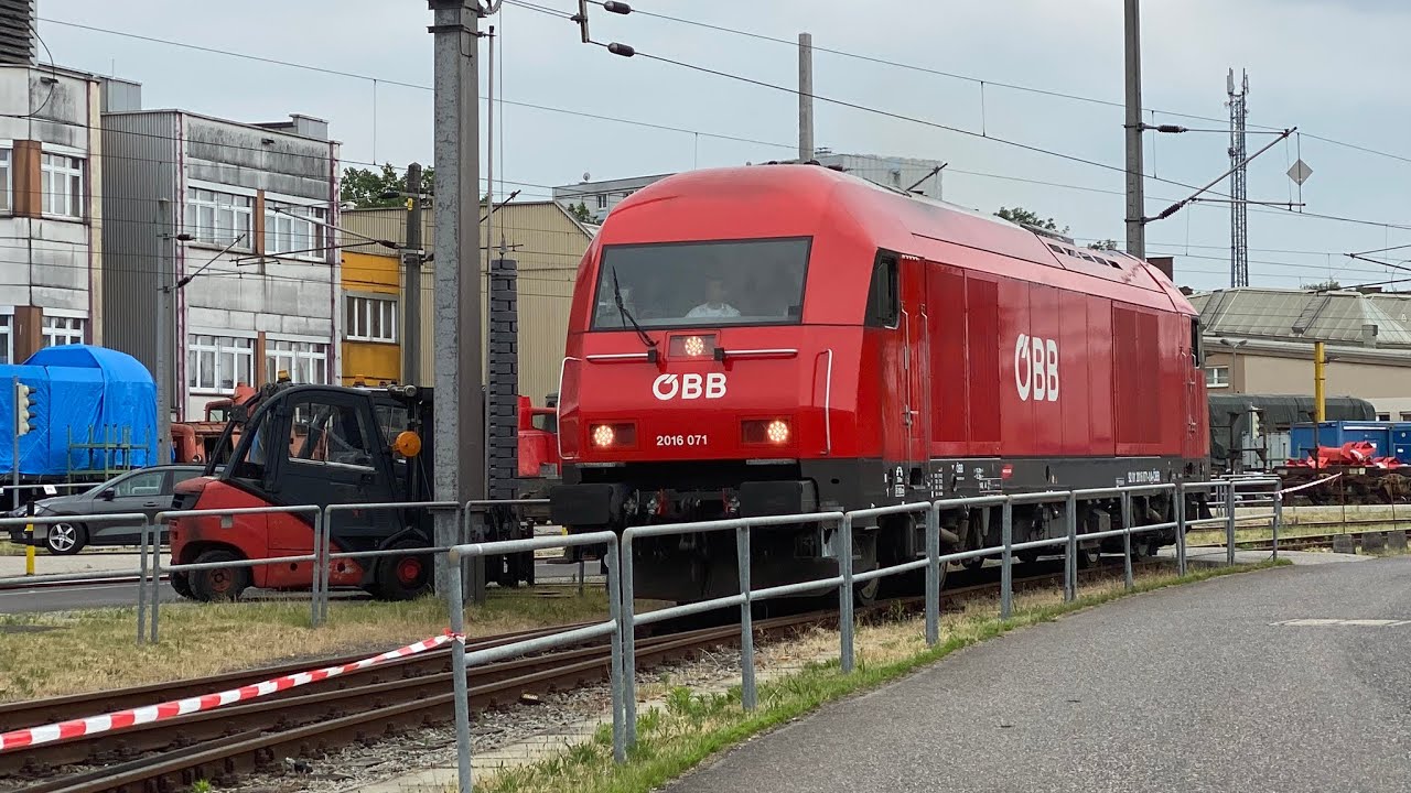 Führerstandsmitfahrt im 2016.071 in Linz mit Makrokonzert gegen 1293.018