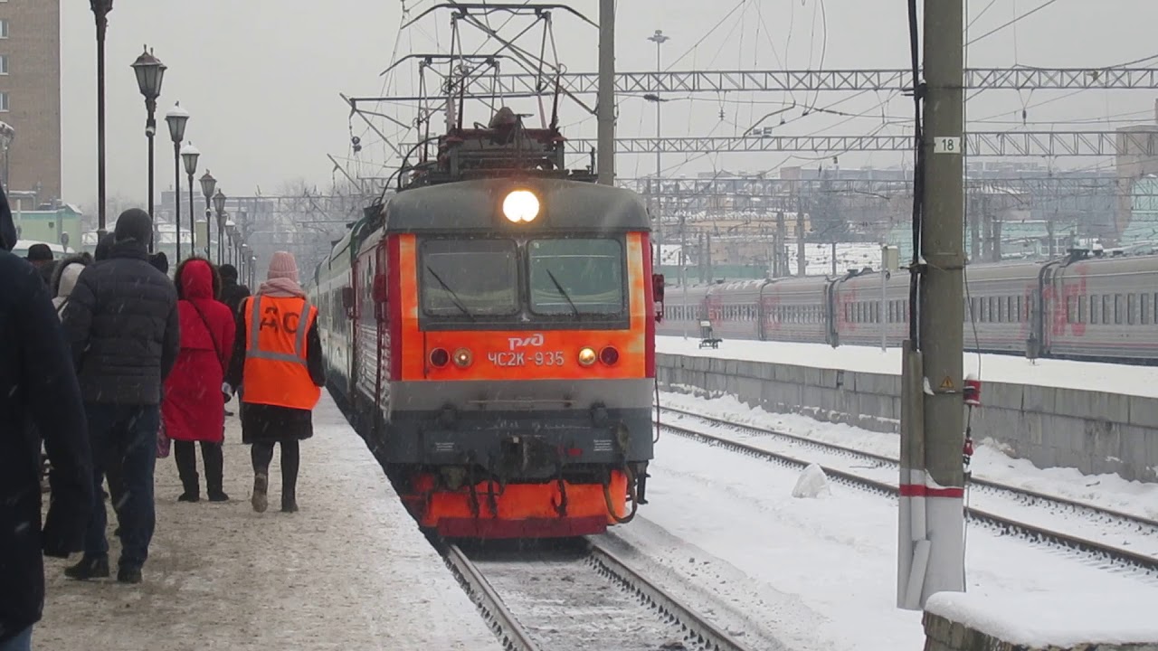 Прибытие ЧС2К-935 с поездом№149Ф Андижан-Москва на Казанский вокзал Москвы 26.12.2018