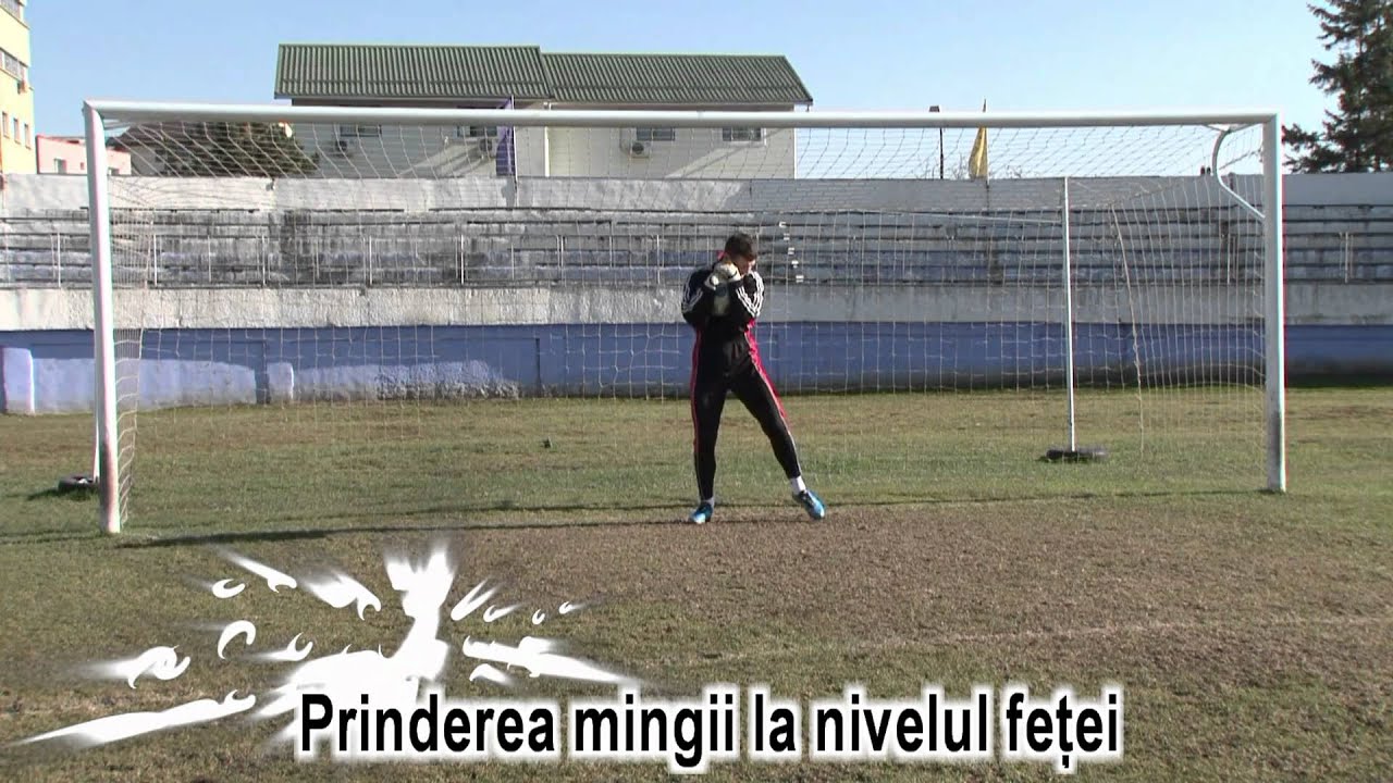 prinderea mingii la nivelul fetei