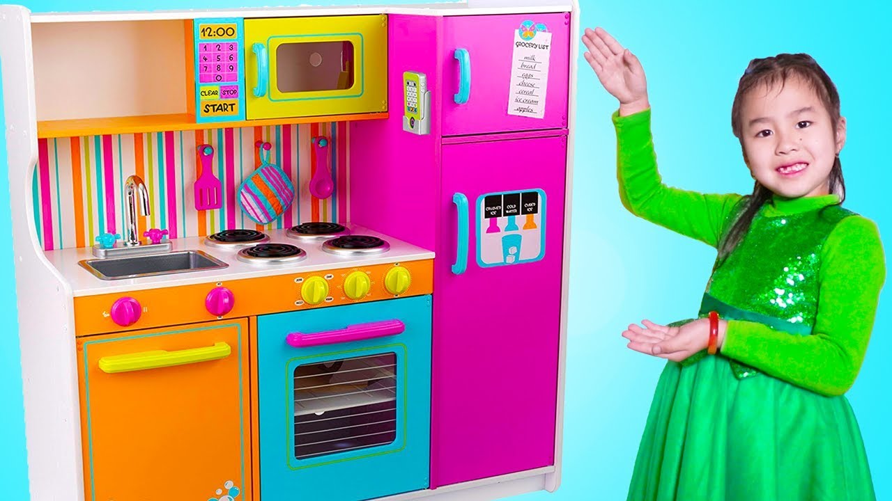 Jannie Pretend Play Cooking Food Challenges with Giant Kitchen Toy