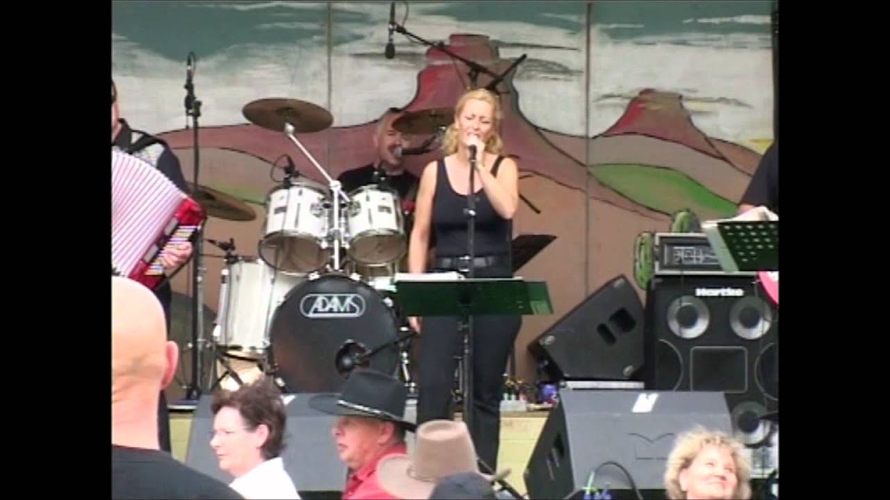 Dixie Aces -  Don't Come Crying To Me  - (I'm In Love With) La Linda