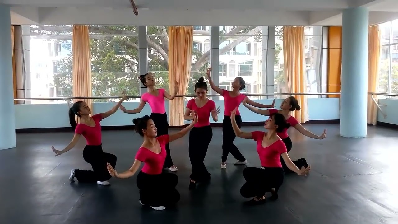 Cây trúc xinh -múa dân gian-2k16b-trường múa TP HCM