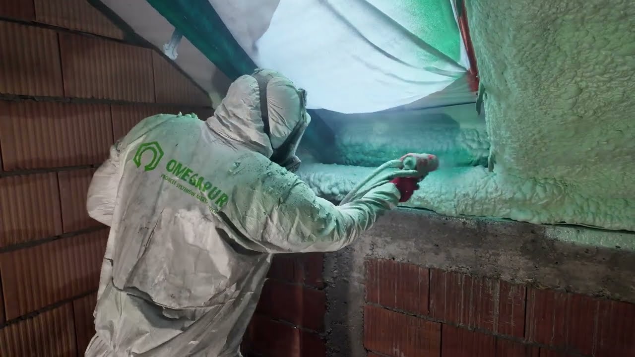 Ocieplenie poddasza pianą PUR poliuretanową otwartokomórkową OMEGAPUR www.omegapur.pl
