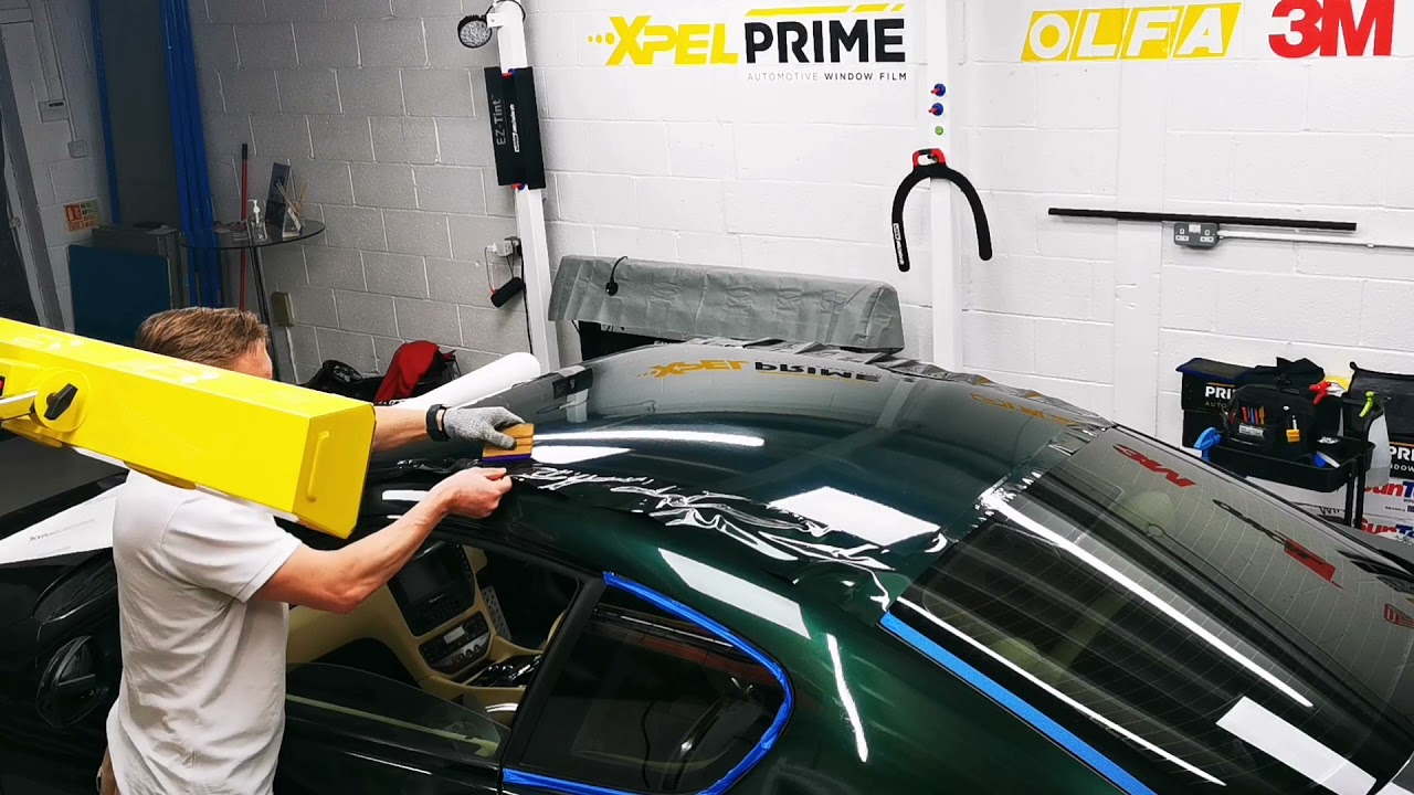 Maserati Grand Turismo GT. Roof wrapping art. Working solo. Material Kpmf Green Black Iridescent.