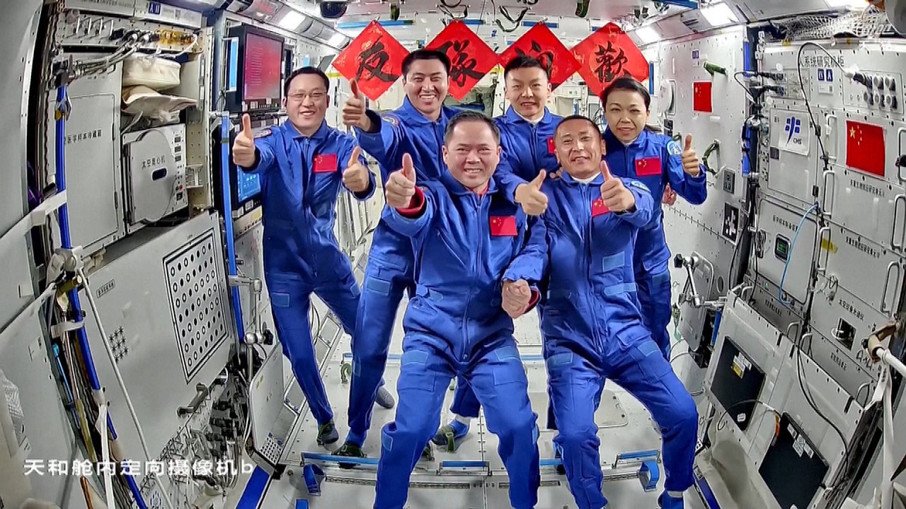 Shenzhou-23 hatch opening