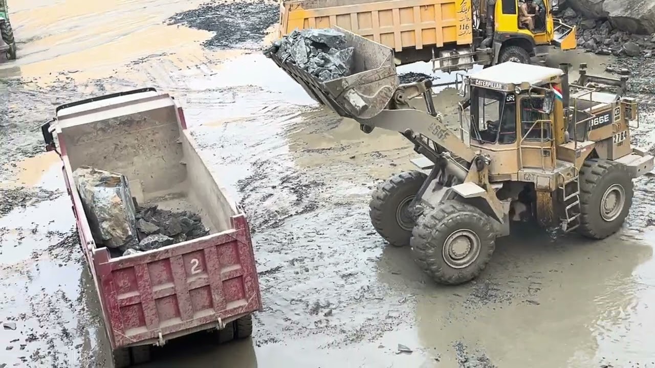 Unbelievable Loader Skills! Moving Giant Stones with Perfect Control 😲