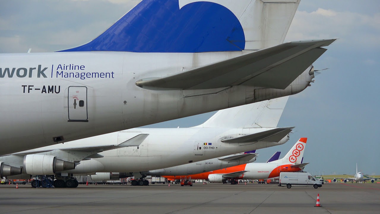 B-747 Cargo załadunek  ( 4K )