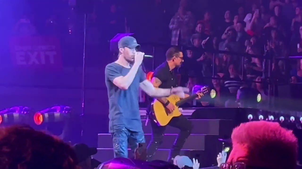 Enrique Iglesias - BAILAMOS - The Trilogy Tour - Seattle, WA - December 8, 2023