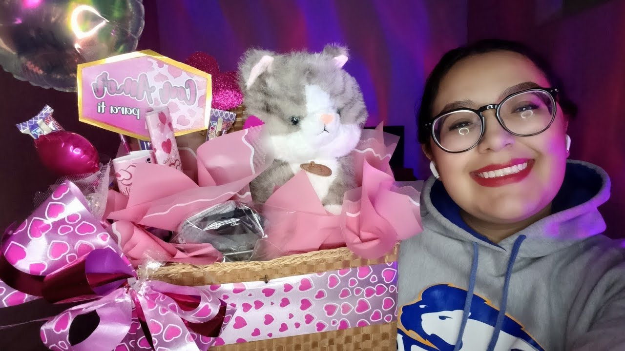 ASMR - MI SAN VALENTÍN (COMIENDO BOMBÓN DE CORAZÓN 💝💝