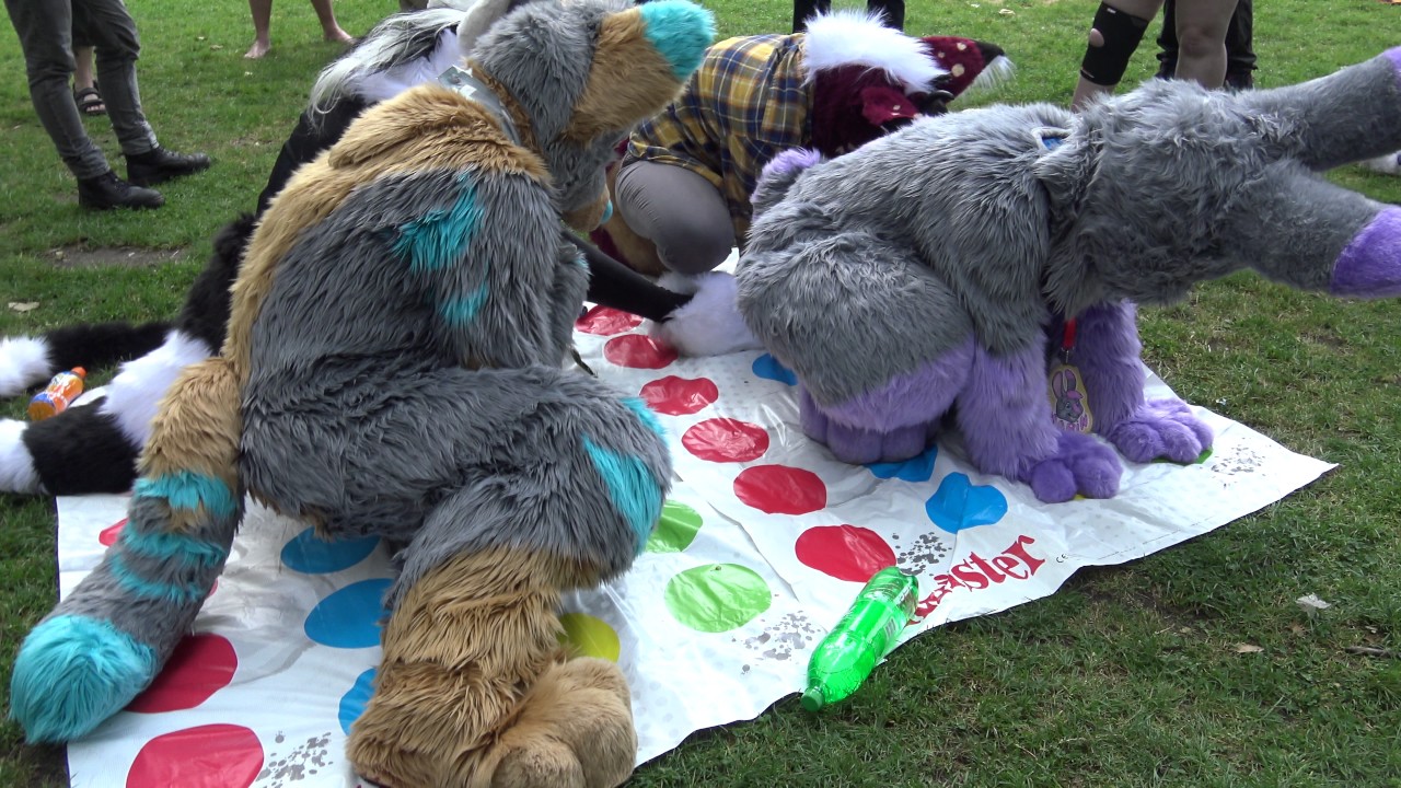 (4K) fursuit twister