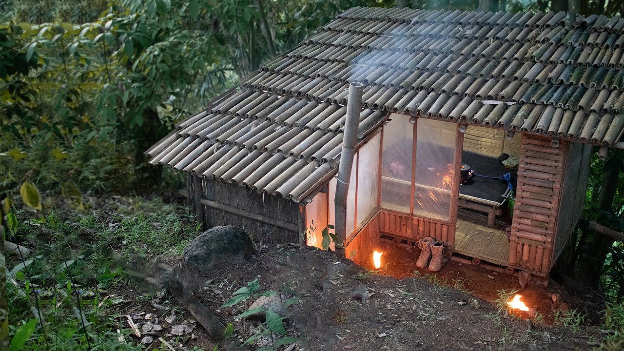 Camping di hutan Tepi Jurang Pasang Perangkap Ikan di sungai dan Perbaiki atap Shelter 