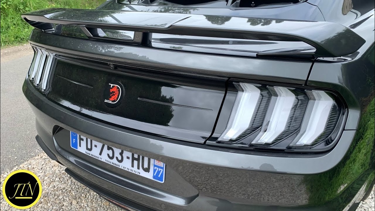 Performance Taillight Panel Molding 2018-Style Gloss Black Without Emblem Mustang 2015-2020