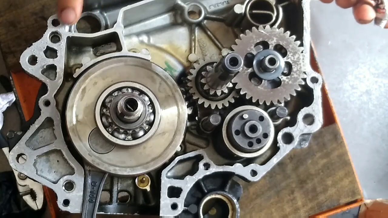 Armado de la caja de cambios de la bajaj  discover 100 dtsi 5 cambios parte 1
