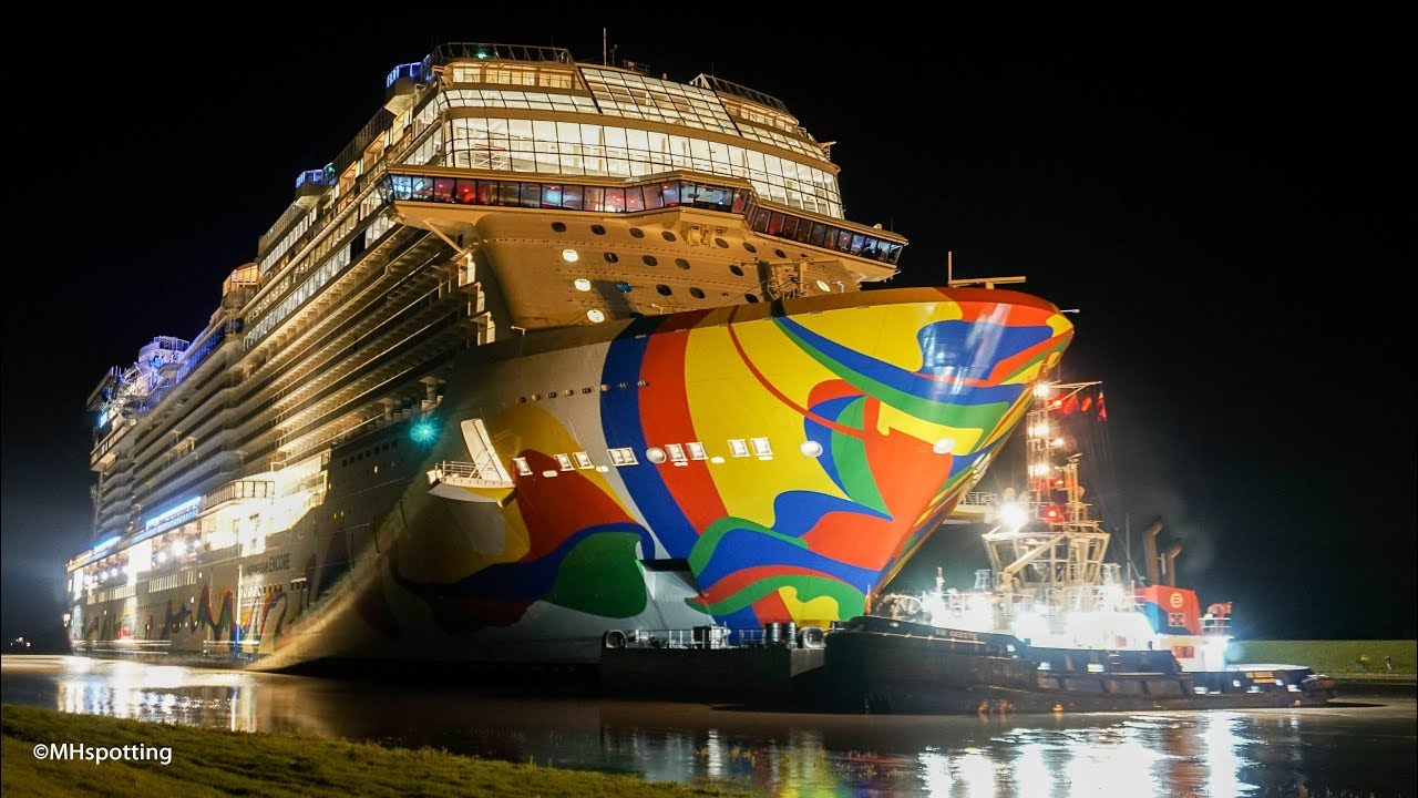 NORWEGIAN ENCORE | spectacular conveyance across small river Ems with ship horn | 4K