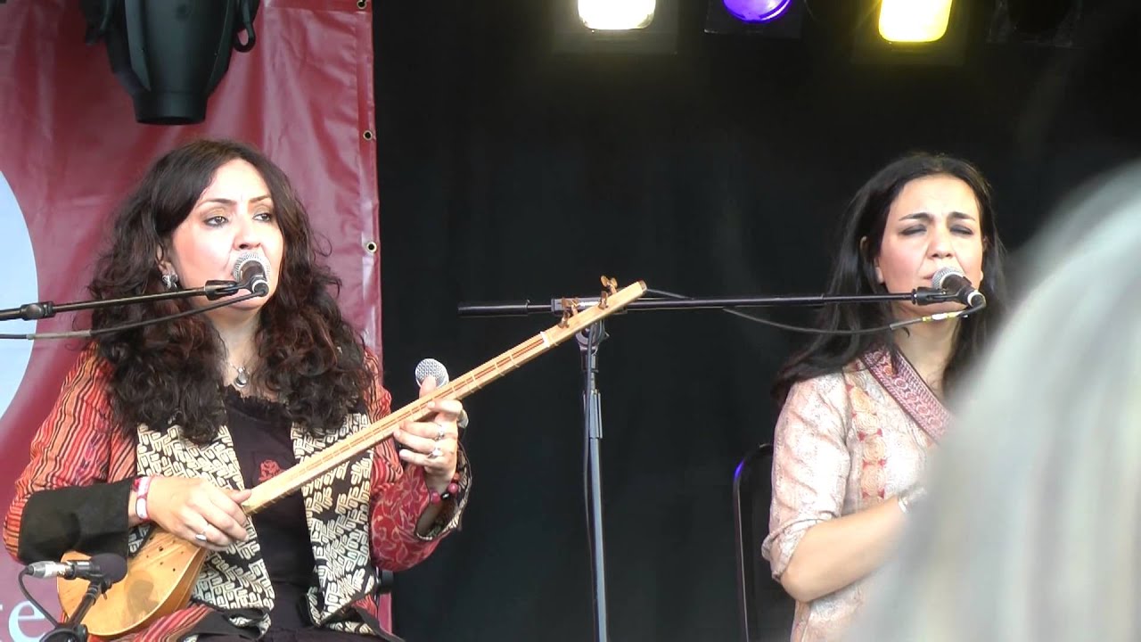 Mahsa and Marjan Vahdat - Crane (WOMAD, Charlton Park, 27/07/2014)