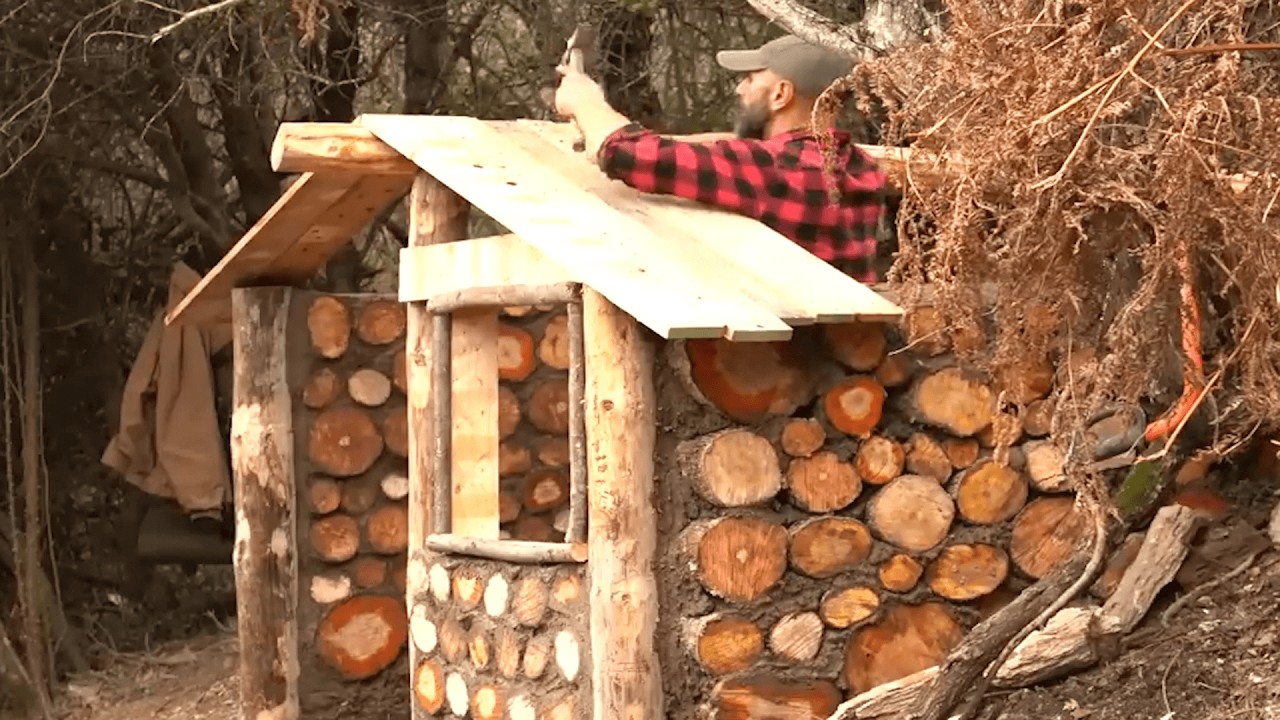 solo bushcraft,Build a shelter from start to finish-my life bushcraft