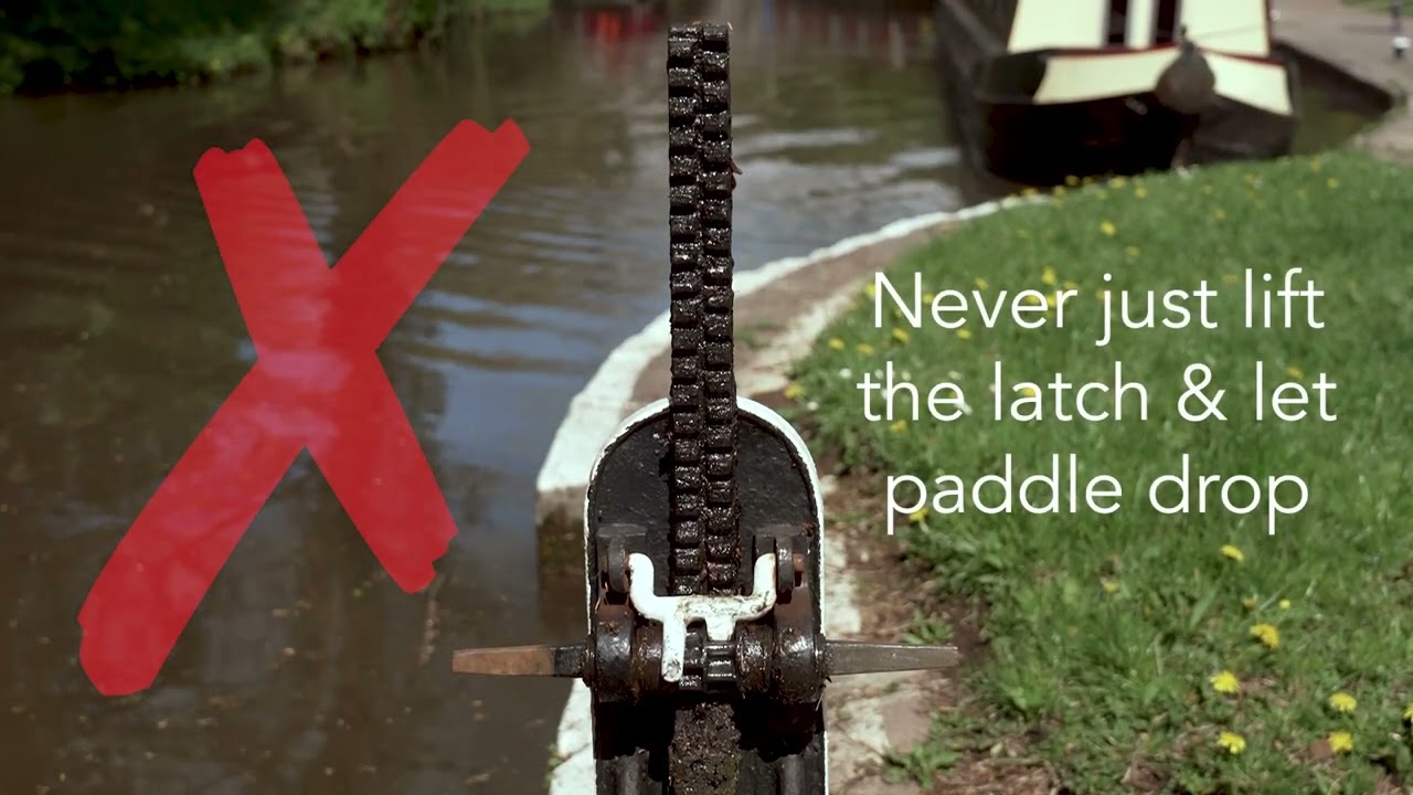 Canal holiday tips: operating a lock, going down!