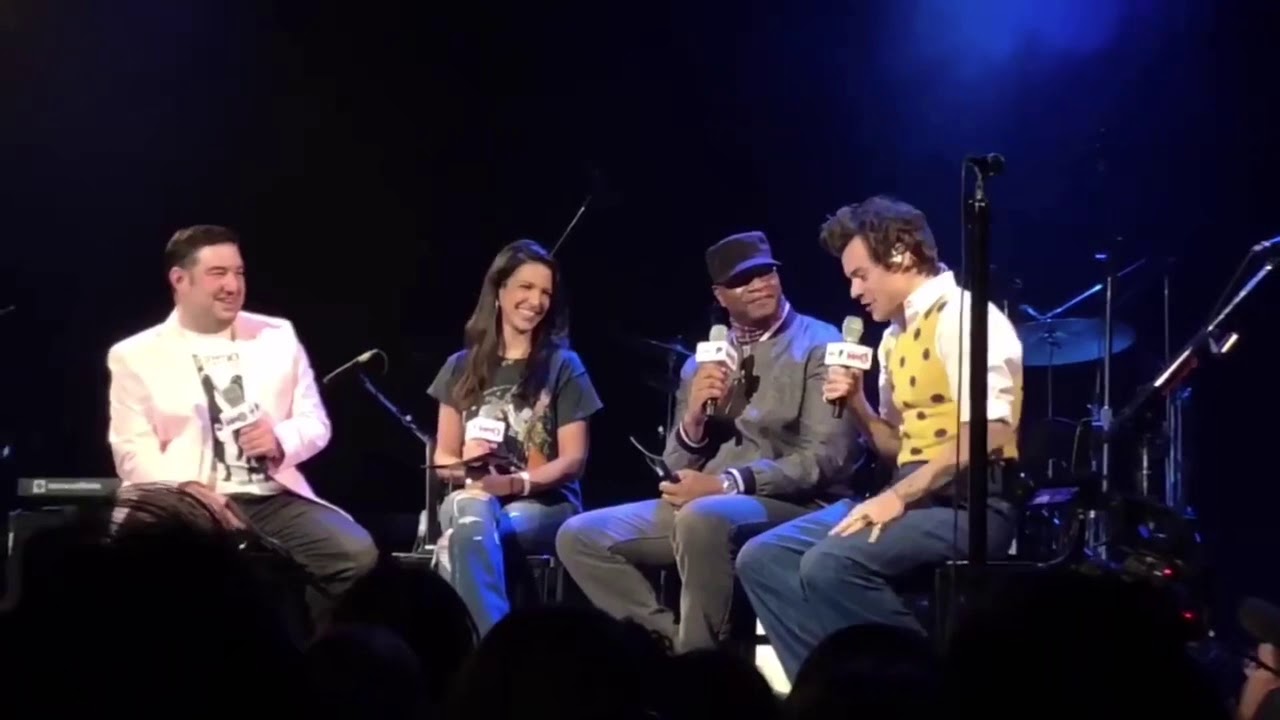 Harry Styles talking about girls singing &lsquo;Night Changes&rsquo; in a Wawa