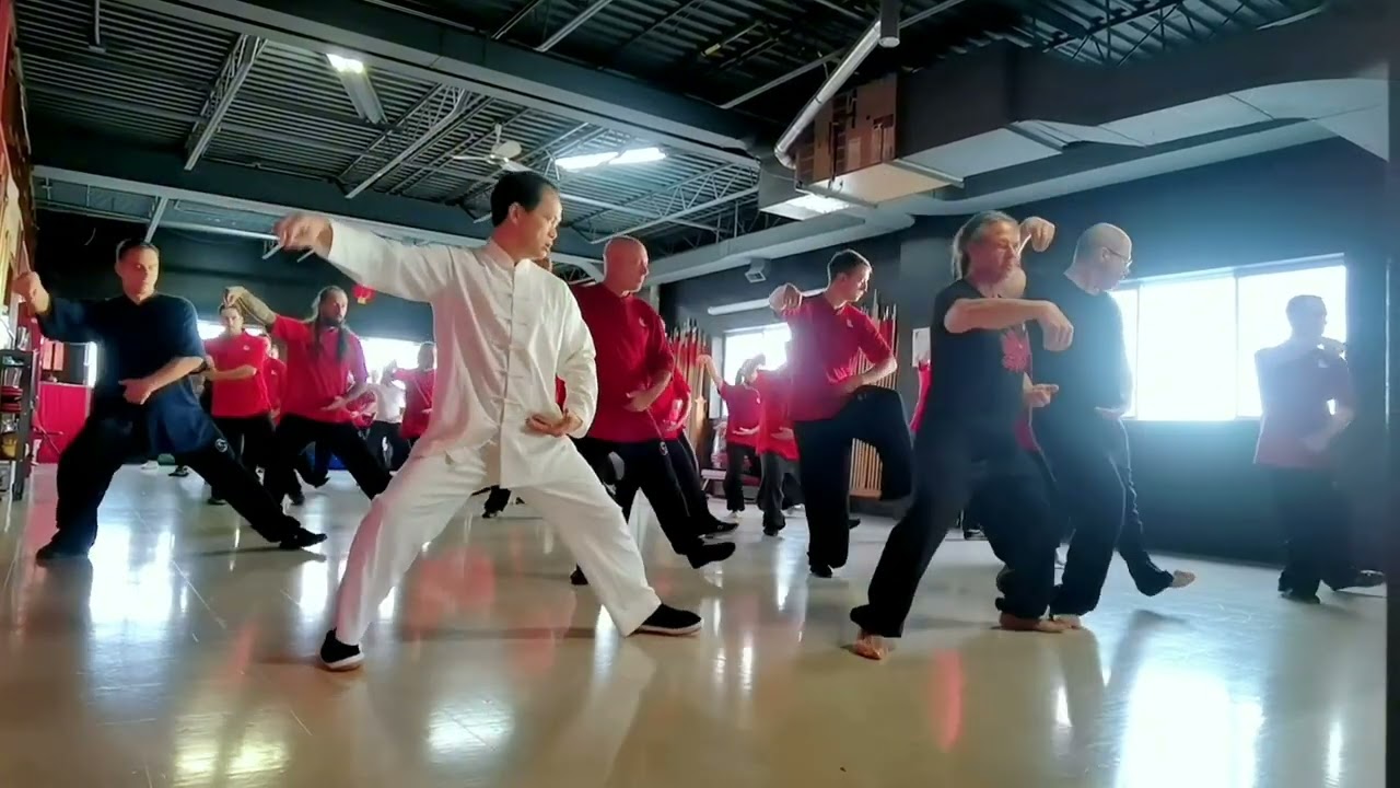 Taiji Master Fu nengbin in Canada.