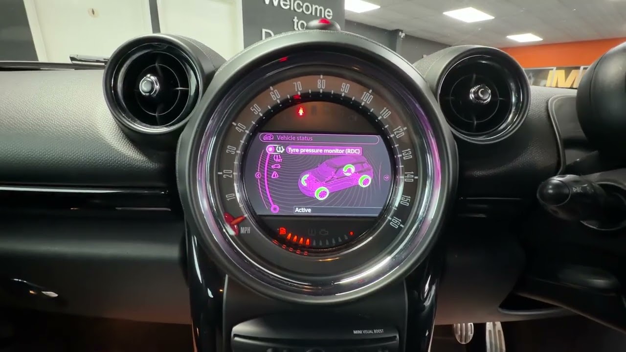 MINI COUNTRYMAN COOPER S 2017 года, цвет All 4 Absolute Black Metallic.